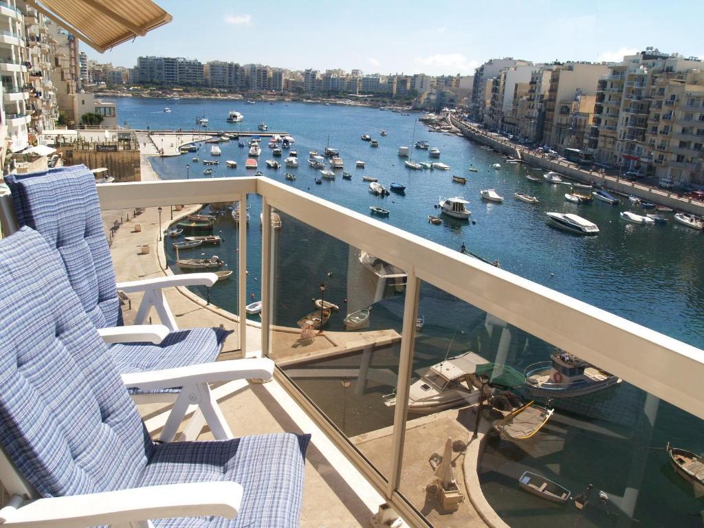 Seafront Spinola Bay