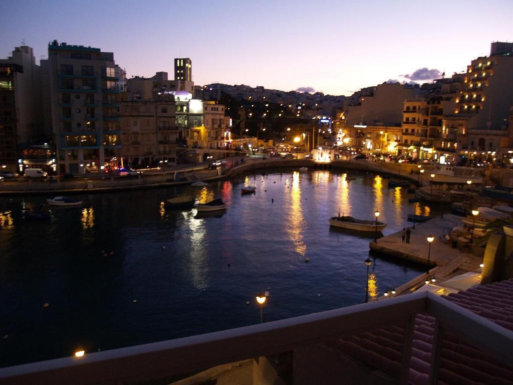 Seafront Spinola Bay Apartment *