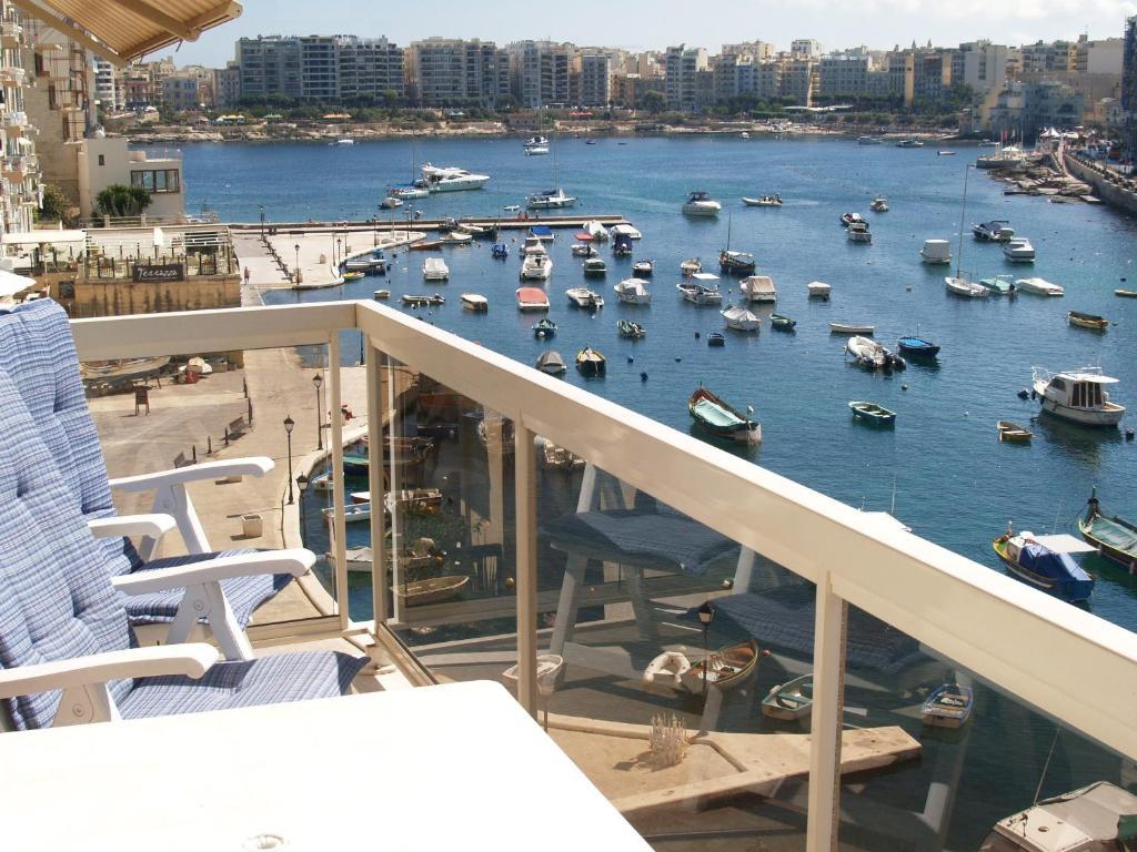 Seafront Spinola Bay Apartment Saint Julian's