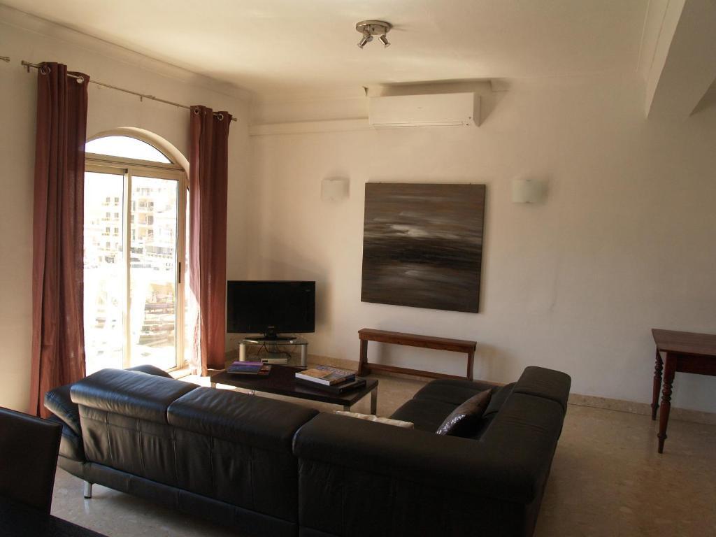 Seafront Spinola Bay Apartment